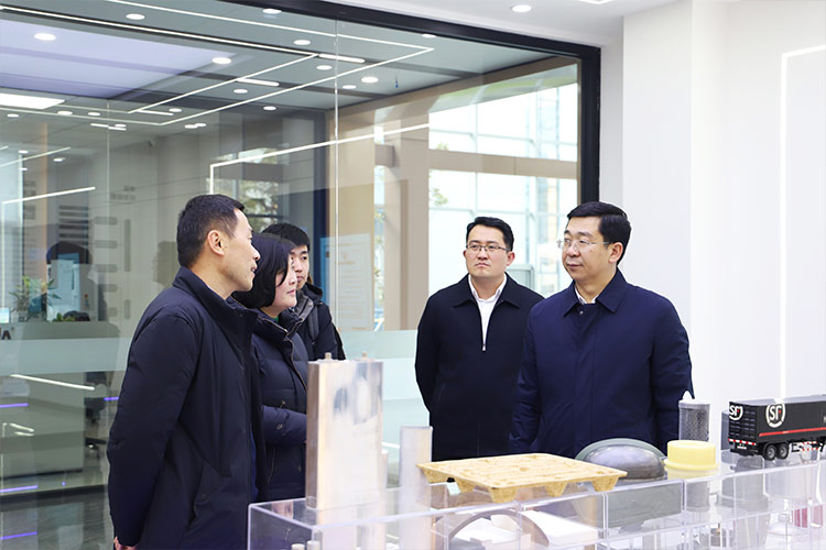 徐州市委常委、經(jīng)開區(qū)黨工委書記張克一行蒞臨山東沃達(dá)重工調(diào)研考察